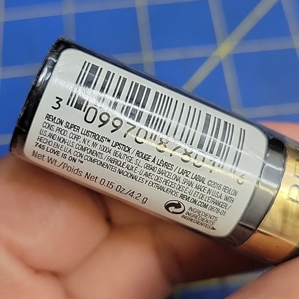 Revlon Super Lustrous Lipstick 4.2g 745 Love Is In The Air NEW